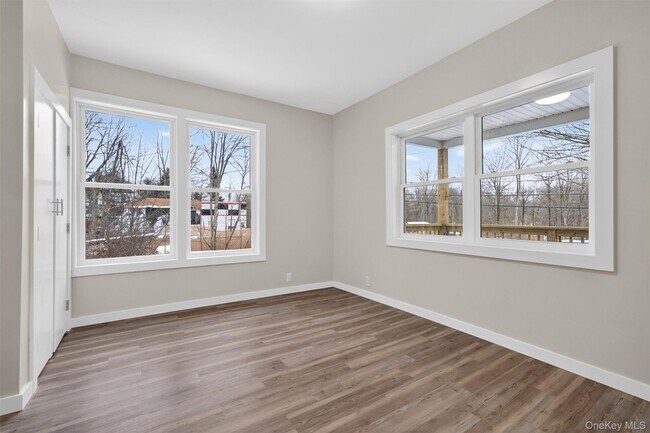 Building Photo - 303 Main St