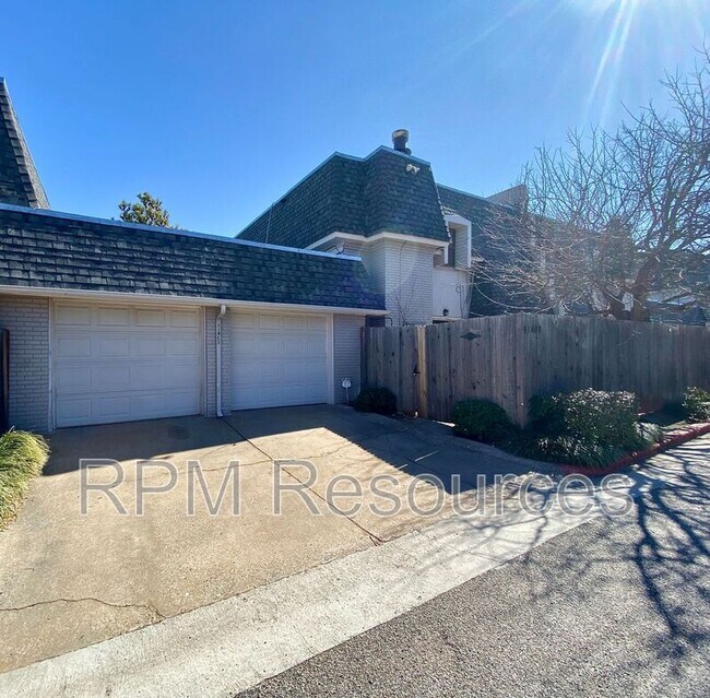 Building Photo - 11407 N May Ave