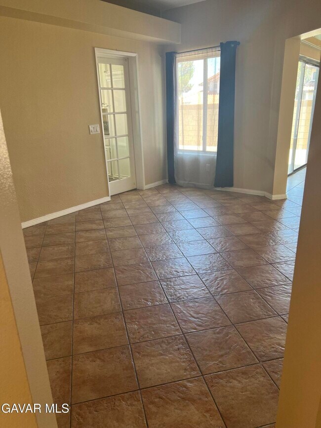 Building Photo - 325 Rainbow Terrace