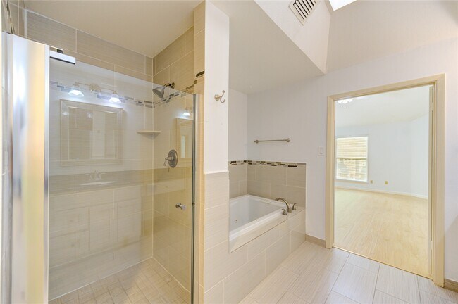 Building Photo - 12625 Memorial Dr