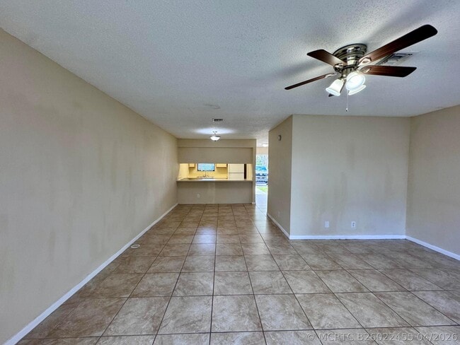 Building Photo - 704 Riverside Dr