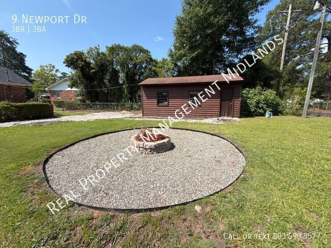 Building Photo - 9 Newport Dr