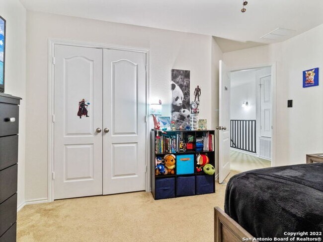 Building Photo - 3 Bedroom w/Game Room