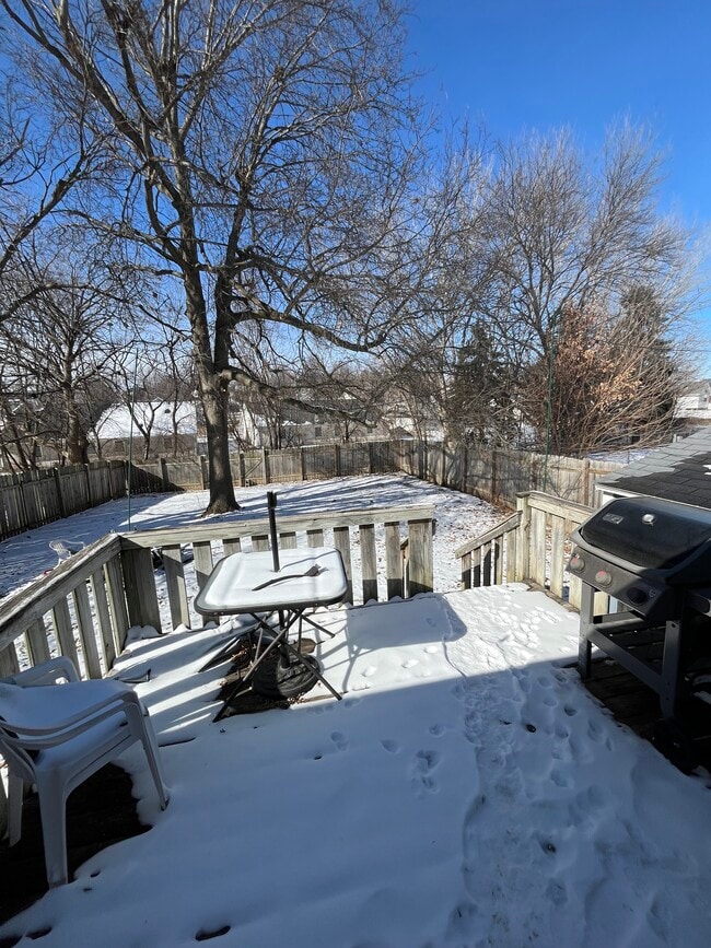 Building Photo - 1714 Village O Dr