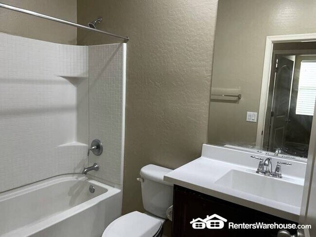 Building Photo - North Phoenix Beauty 4bed + den 3bath clos...