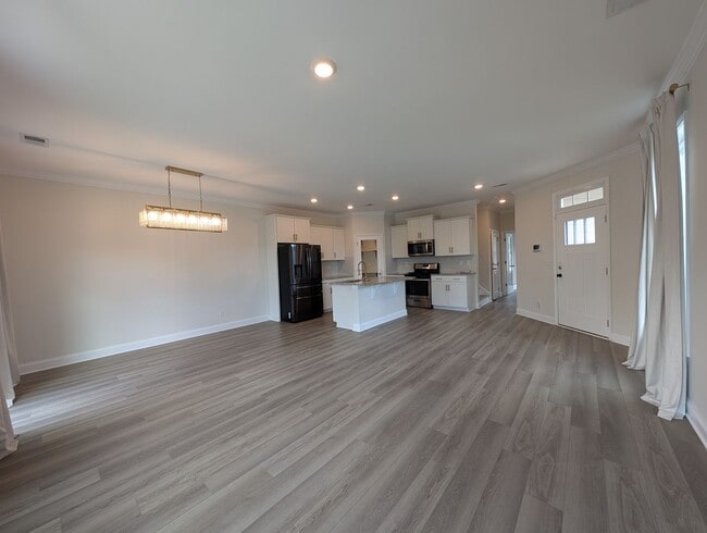 Building Photo - Modern Corner Lot Townhome located in the Ivy Ridge Community in South Carolina !