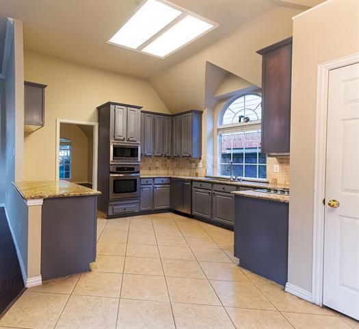 Building Photo - 9611 E Oaks Ln
