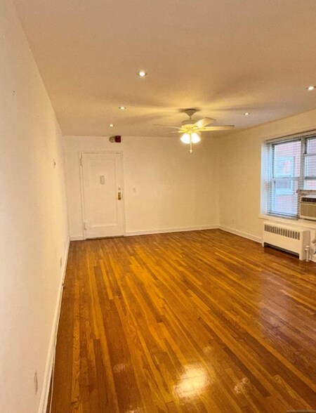 Building Photo - 2330 Linwood Ave