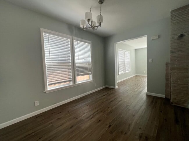 Building Photo - 3618 Chestnut St