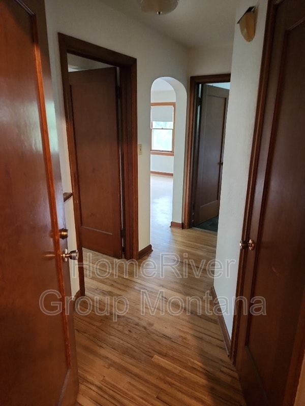 Building Photo - 336 S 5th St E