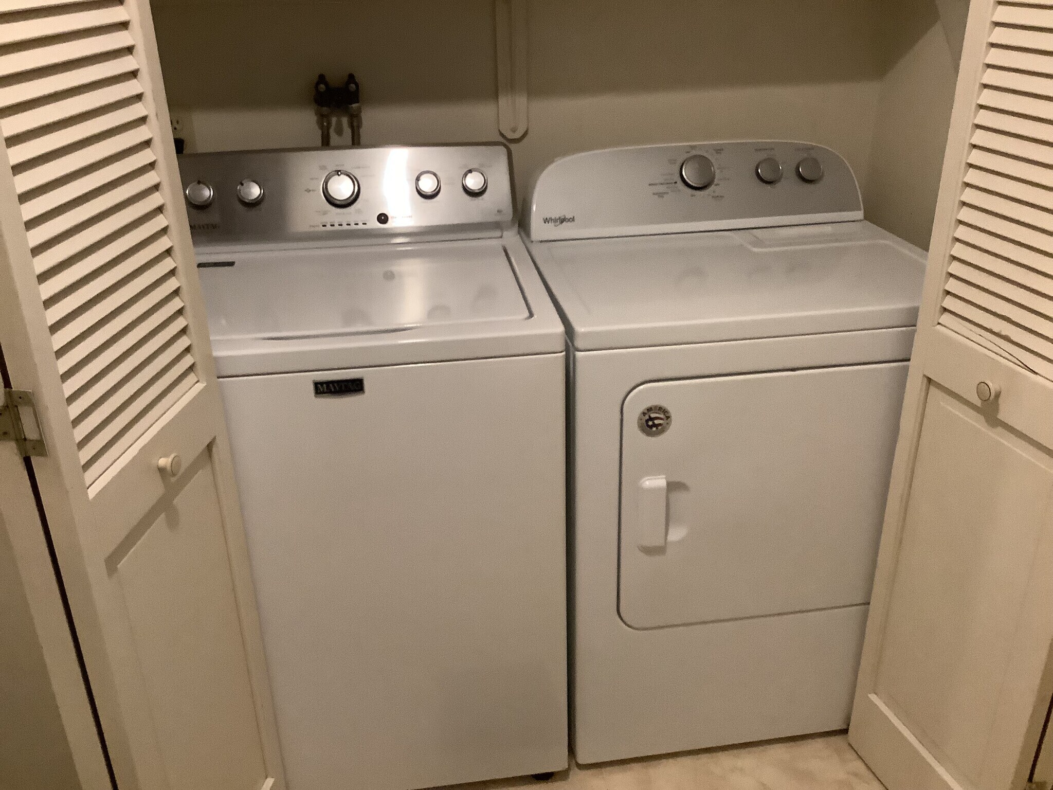 Building Photo - 5077 W Lake Rd