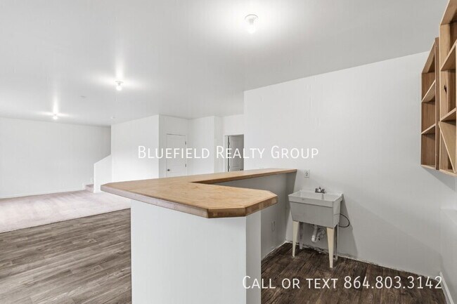 Building Photo - 227 Millen Dr