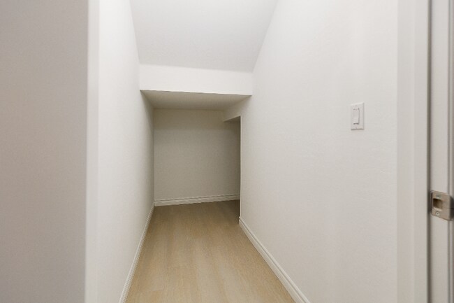 Building Photo - 600 N Carriage Hill Dr