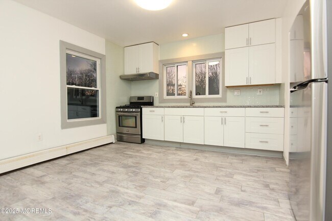 Building Photo - 142 Morris Ave