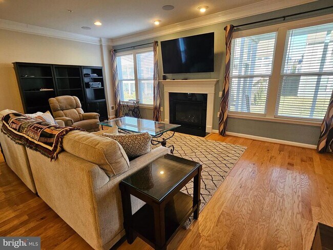 Building Photo - 18 Fenwick Dr