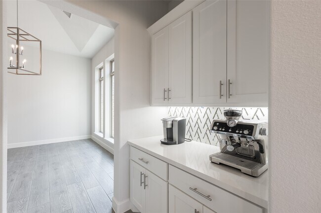 Building Photo - 24610 Beebalm Trl