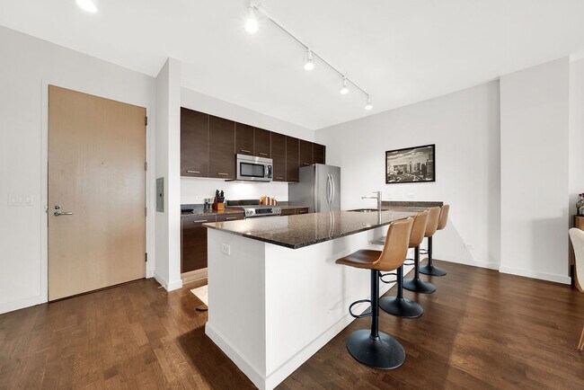 Building Photo - 910 W Huron St