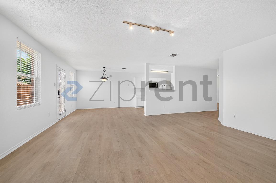 Building Photo - Unit