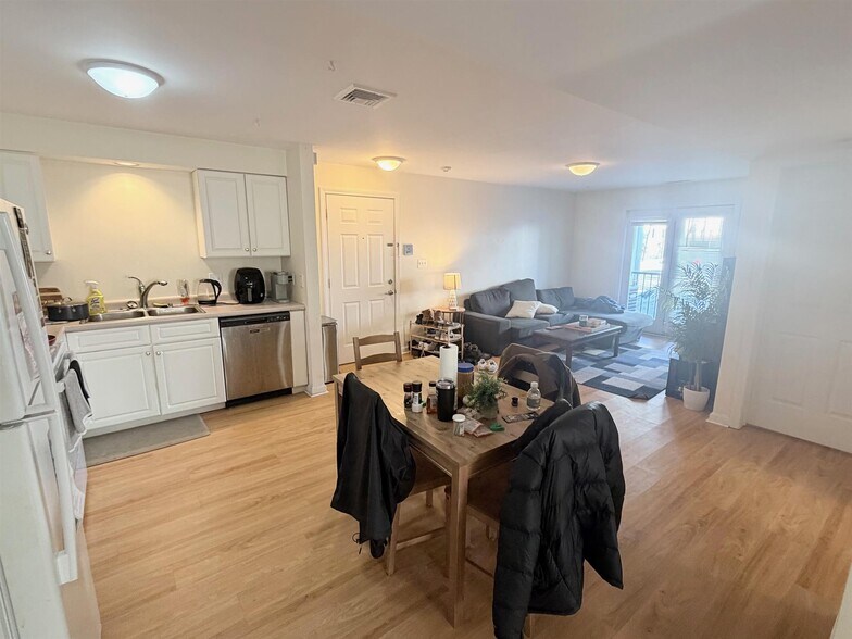 Building Photo - 3 Kent Ct