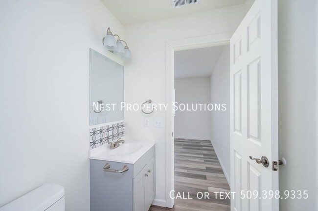 Building Photo - 2 Bed, 2.5 Bath Townhome for Rent