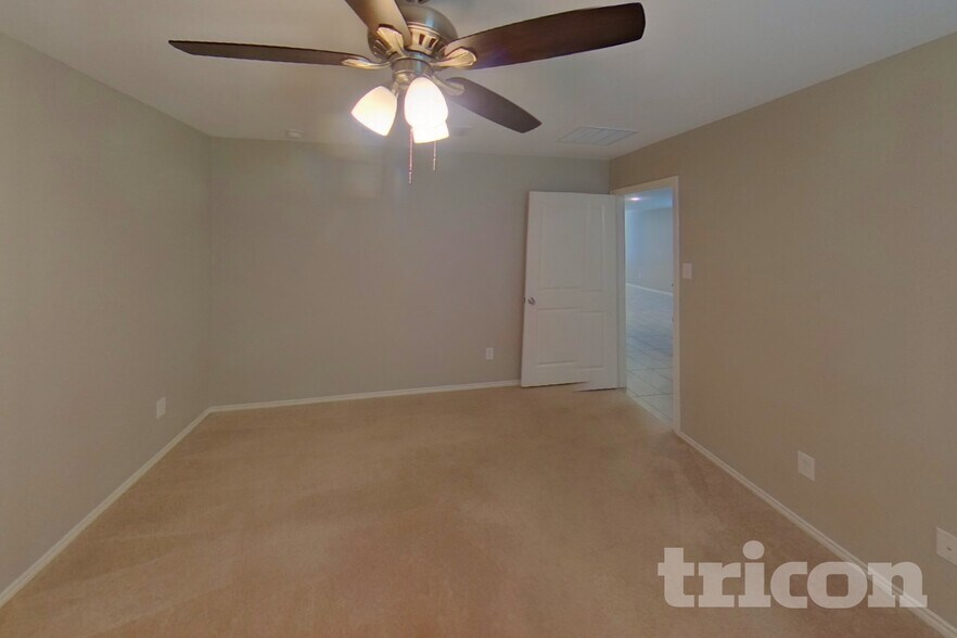 Building Photo - 6445 Middlebury Dr