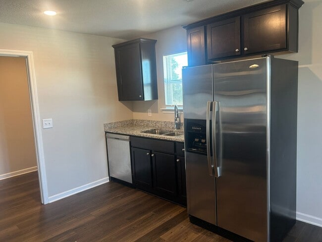 Building Photo - Stunning New Construction in the Heart of Columbus