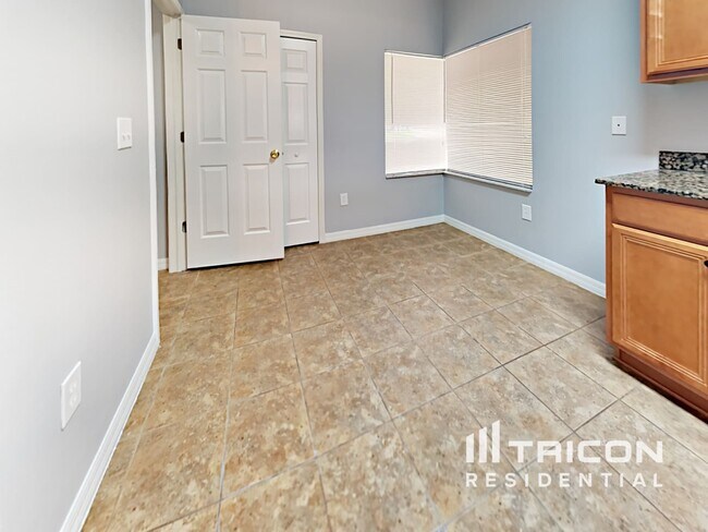 Building Photo - 2304 Roanoke Springs Dr