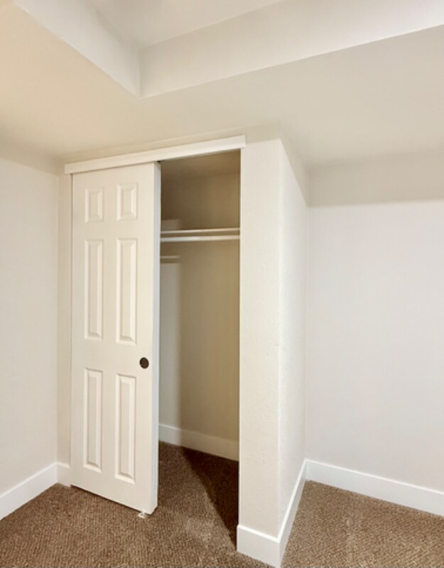 Building Photo - 9989 Dodge Dr