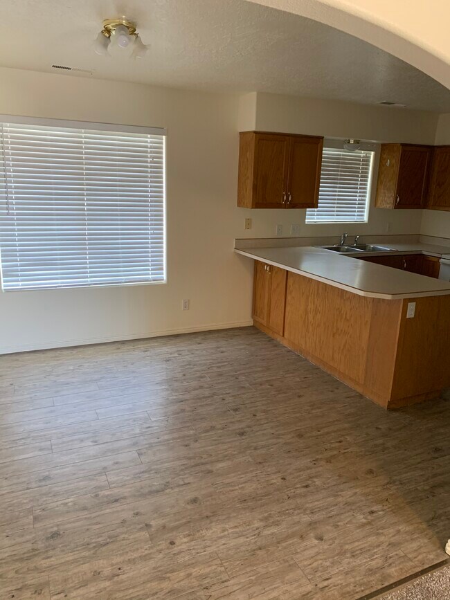 Building Photo - PPM Lease & Management (417)