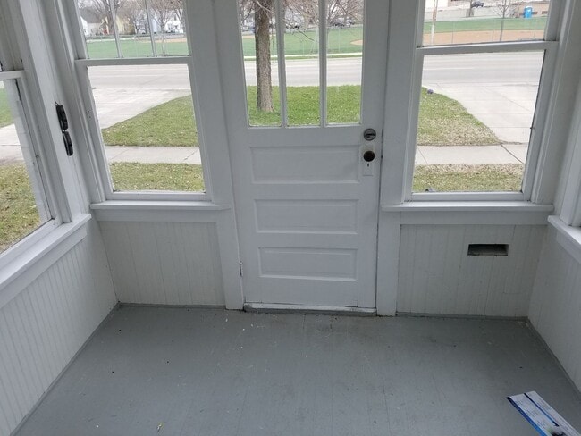 Building Photo - 3 bedroom 1 bath house