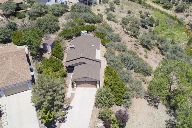 Building Photo - Home in Cliff Rose!