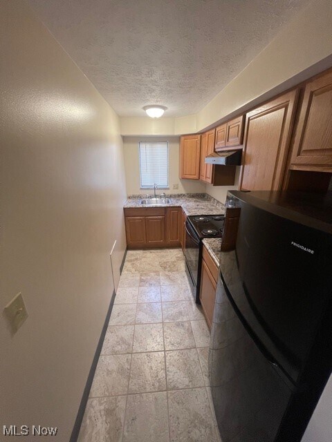 Building Photo - 1860 Mahoning Ave NW