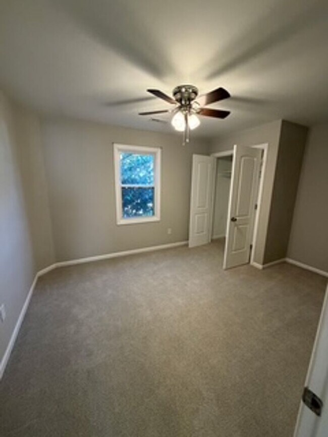 Building Photo - 3 Bed, 1 Bath House in Newport News!