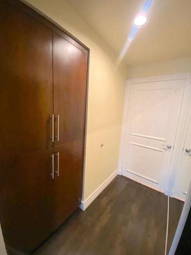 Building Photo - Discover Your New Home! Spacious 1-Bedroom Condo Near the Las Vegas Strip