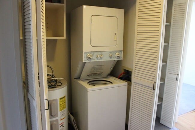 Building Photo - FOR RENT-1314 Kinau ST #204