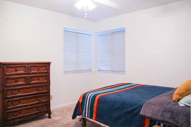 Building Photo - "Spacious 4-Bed, 3-Bath Townhouse Retreat ...