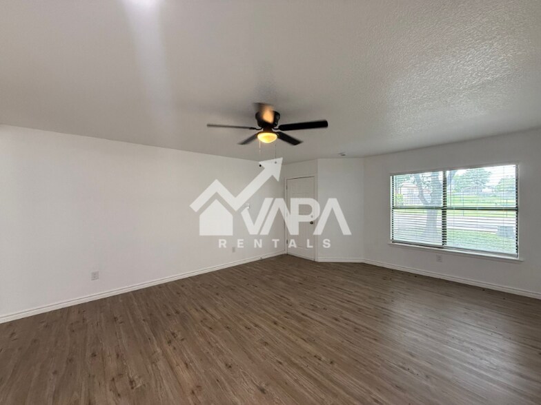 Building Photo - 4455 Sherwood Way