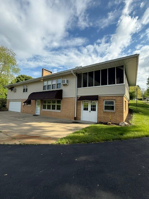 Building Photo - 212 Hoffman Rd