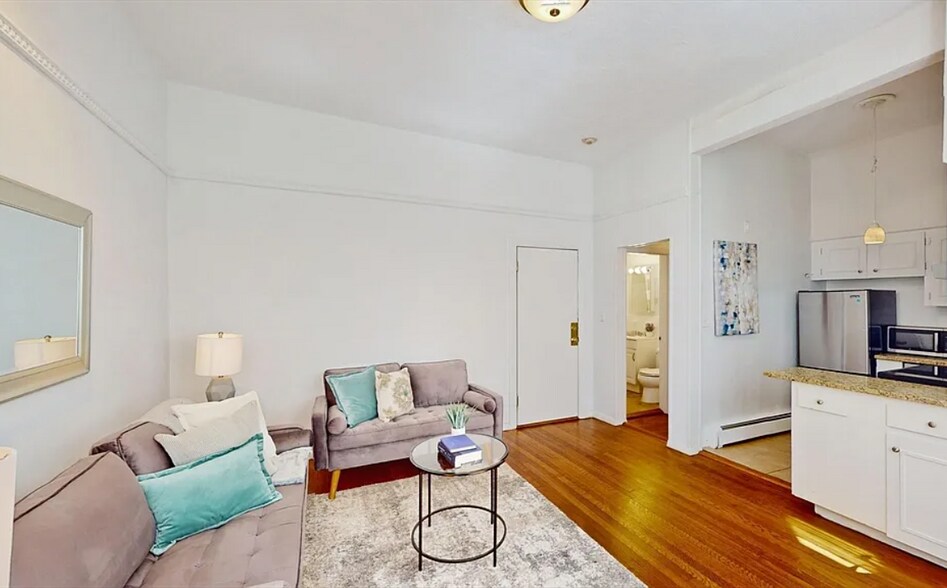 Primary Photo - 30 Pinckney St