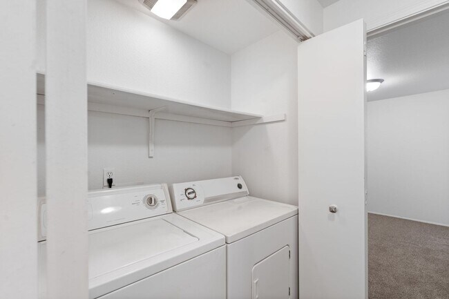 Building Photo - Bluebird Cozine Creek ***Under New Managem...