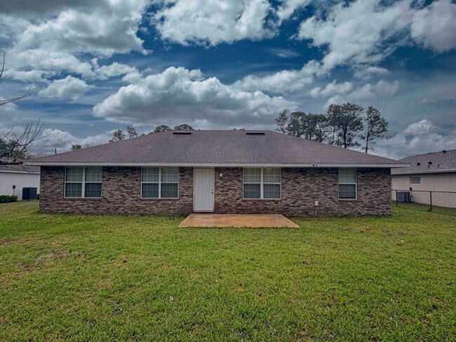 Building Photo - 7 Poinsettia Ln