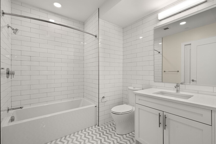 Building Photo - 305 Border St