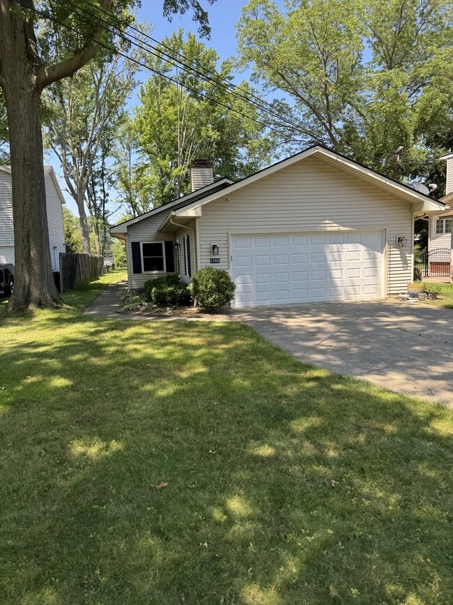 Primary Photo - 23900 Hedgewood Ave