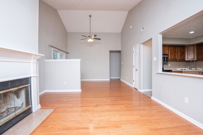 Building Photo - Knoxville 37922 - 3 bedroom, 2 bath with fenced-in yard - Call Susan Niedergeses (865) 300-4722