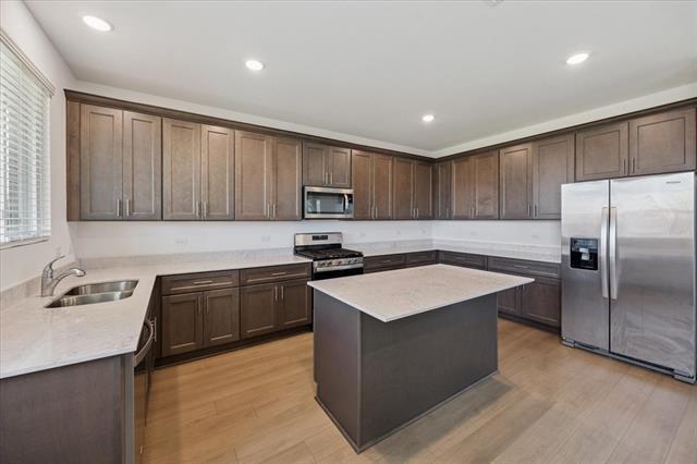 Building Photo - 2424 Castlebar Dr