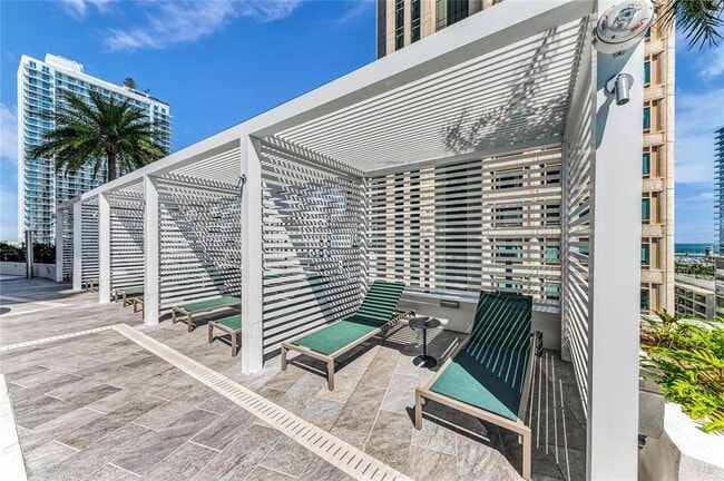 Building Photo - 275 1st Ave S