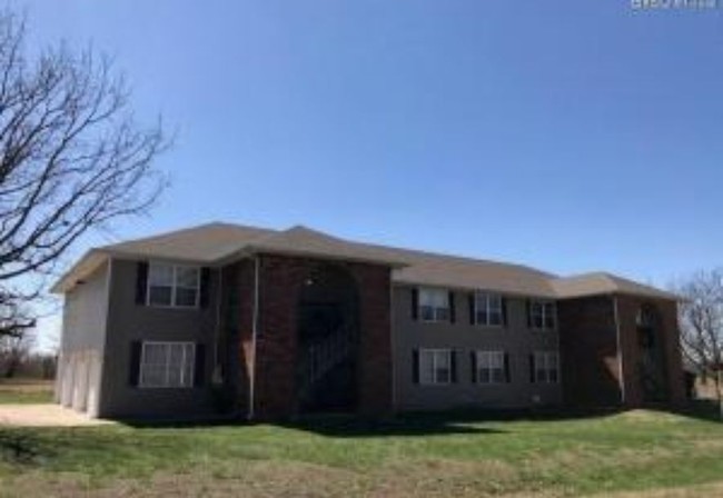 2853 Front - 2853 Crystal Lake Dr