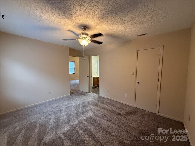 Building Photo - 131 Pine Meadow Ln