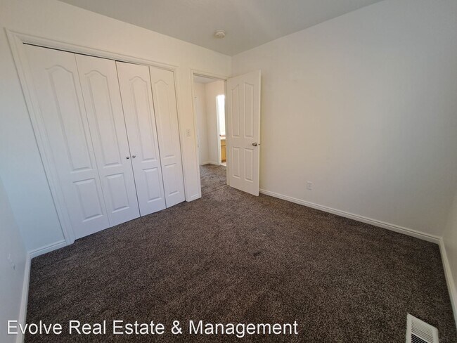 Building Photo - 3 br, 2.5 bath House - 469 E 250 N