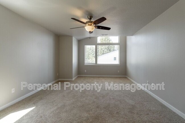 Building Photo - 8711 NE 43rd Pl